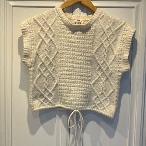 Hippie Rose. Ivory Cable Knit Sweater Tee/Vest. Excellent condition.